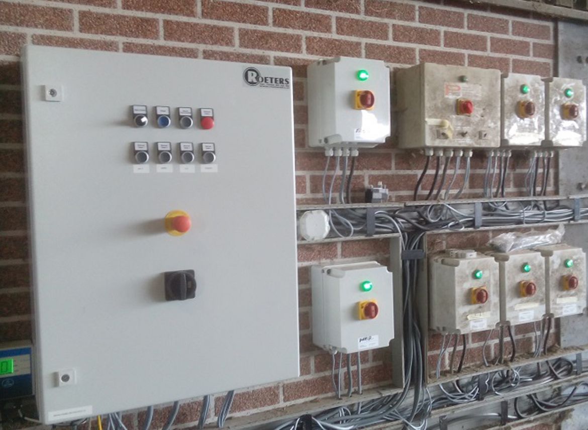The-Triomatic-has-a-control-panel-for-an-automatic-feeding-system