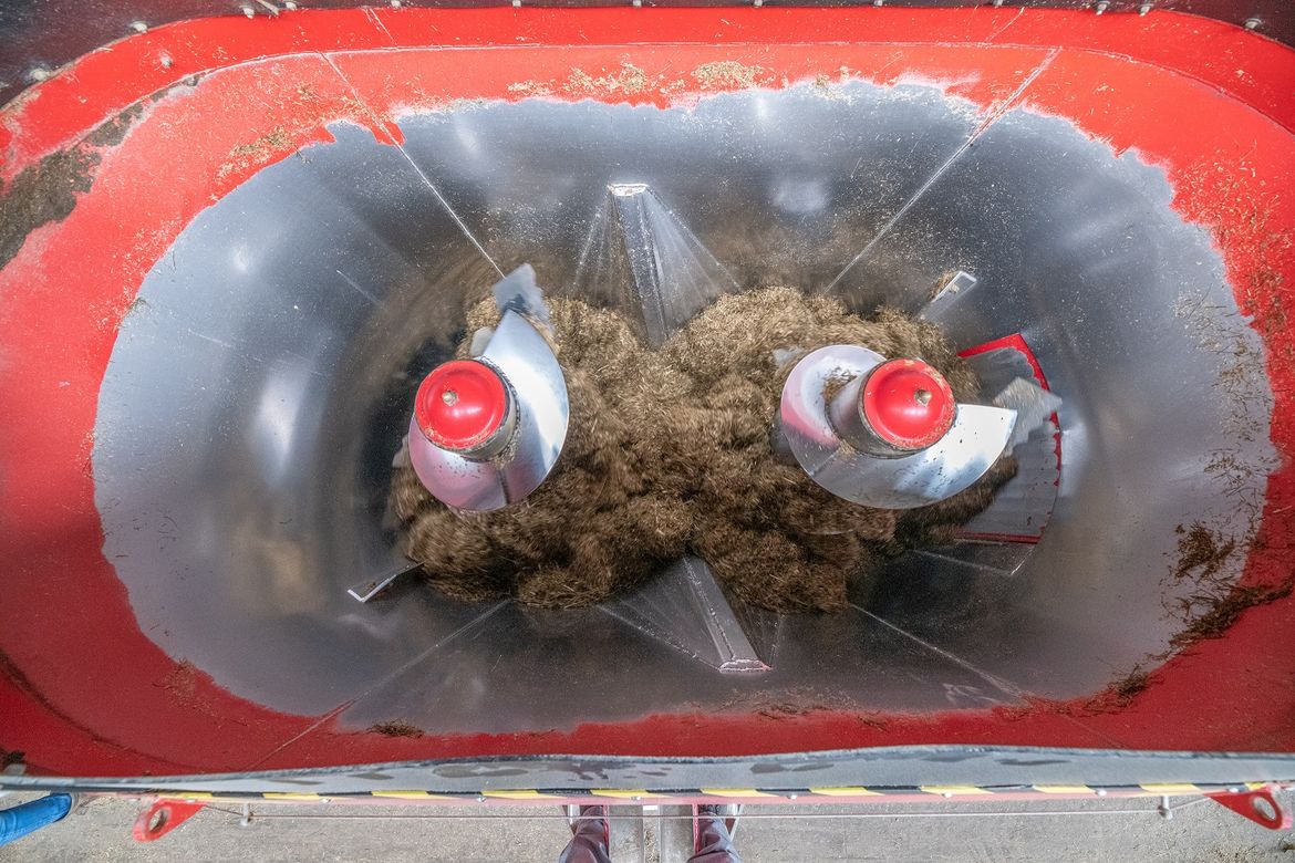 The-Triomatic-battery-powered-feeding-robot-has-an-unique-shape-of-the-auger