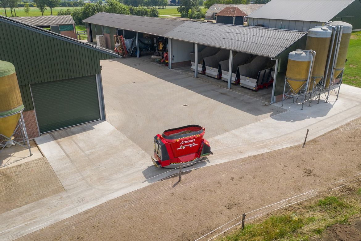 This-automatic-feeding-system-can-operate-between-different-stalls-of-a-farm