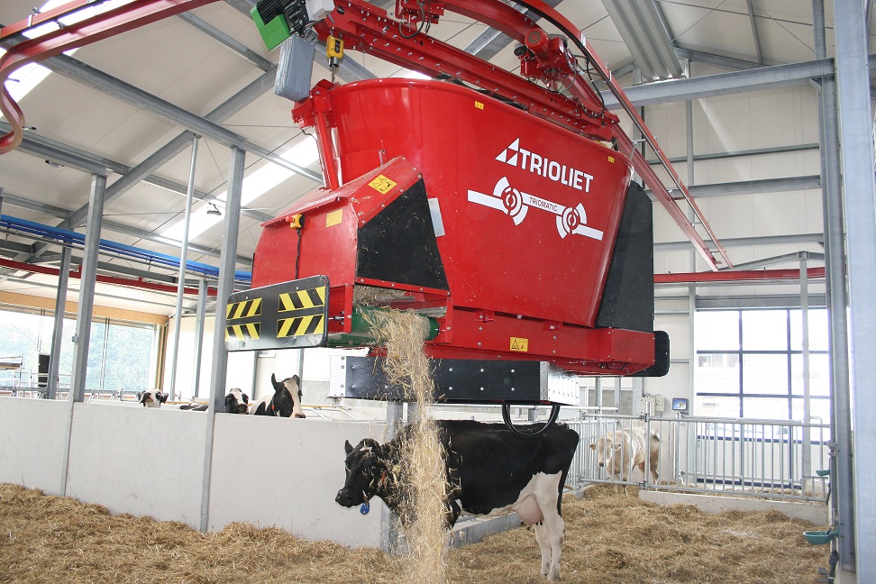 Suspended-feeding-robot-for-sale-at-Trioliet