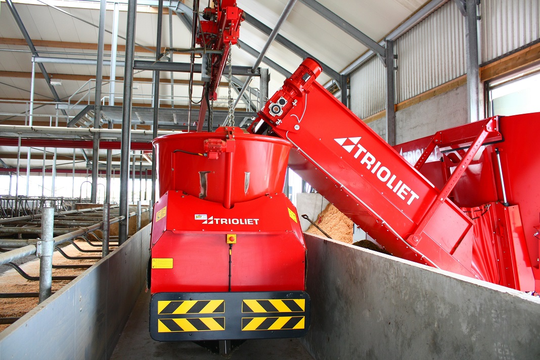 This-robotic-feeder-is-a-feed-storage-that-consists-of-one-stationary-diet-feeder