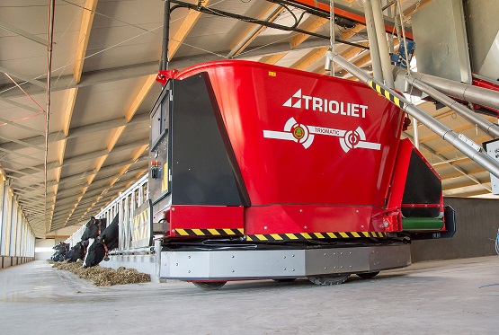 This-automatic-feeding-robot-can-be-combined-with-a-feed-kitchen